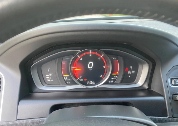 Volvo XC 60 cena 79999 przebieg: 125000, rok produkcji 2017 z Staszów małe 781